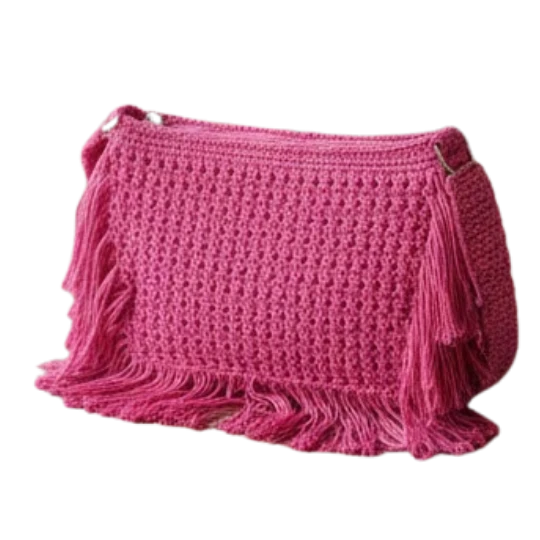 شنطة كروشيه مستطيلة مزينة بشرابات